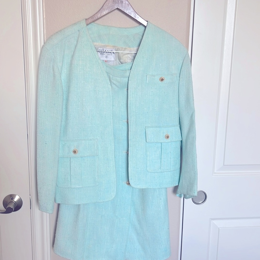 Vintage Chanel suit lined in silk
